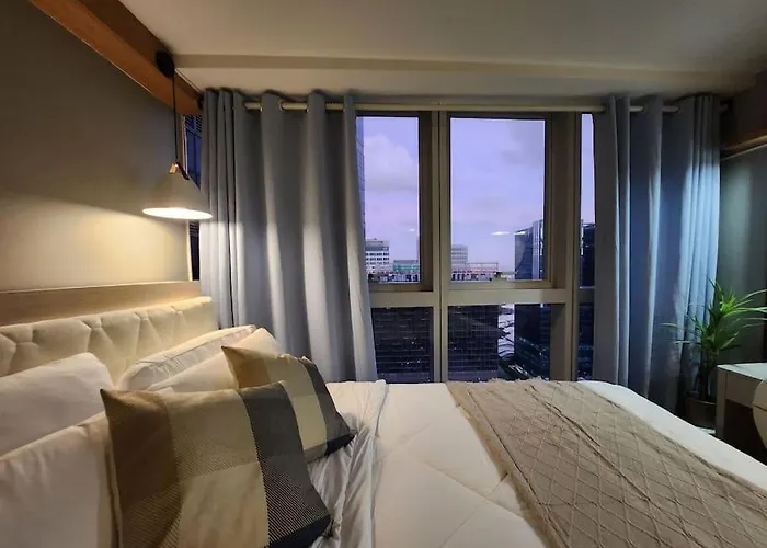 Luxestaysmnl Coastal Chic Netflx 380mbps Pool Bgc *