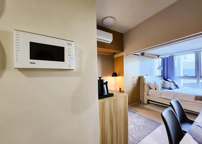 Luxestaysmnl Coastal Chic Netflx 380mbps Pool Bgc * Manila