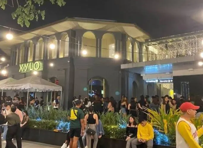 Luxestaysmnl Coastal Chic Netflx 380mbps Pool Bgc Manila