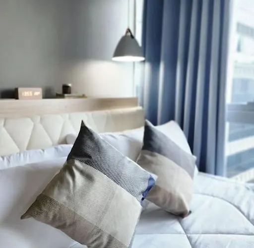 Luxestaysmnl Coastal Chic Netflx 380mbps Pool Bgc *