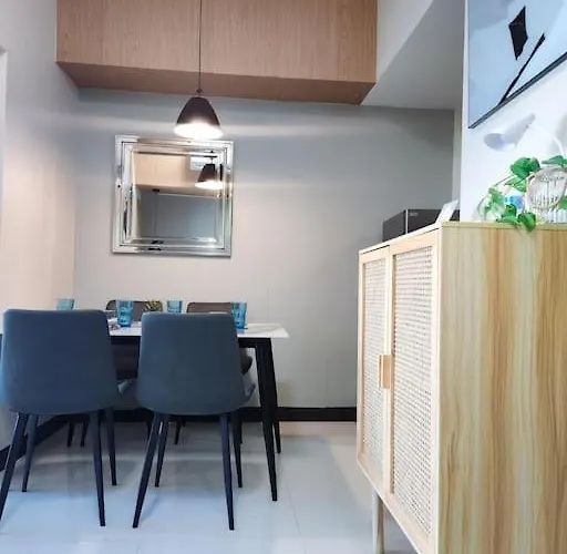 Luxestaysmnl Coastal Chic Netflx 380mbps Pool Bgc